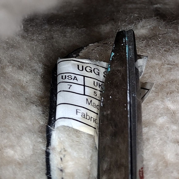 UGG Caspia Black Leather Faux Fur Low Heel Lace Up Winter Boots Sz 7 - Picture 12 of 13